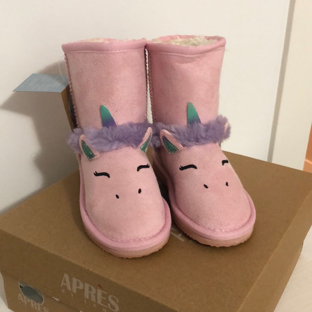 Kids / girls 11 Unicorn , Ugg-style boots by Apres by Lamo.